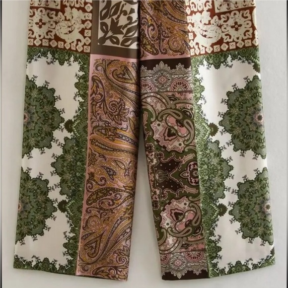 Slimming Two Piece Handkerchief Chill
BOUTIQUE
$169 - Picture 8 of 11